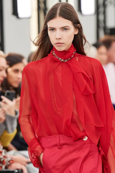 Look 64